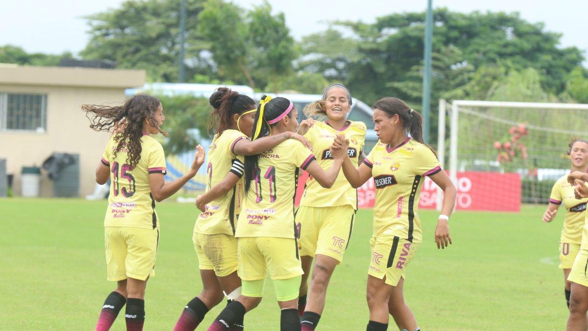 Barcelona mostró una superioridad aplastante contra Universidad Católica en Samanes.