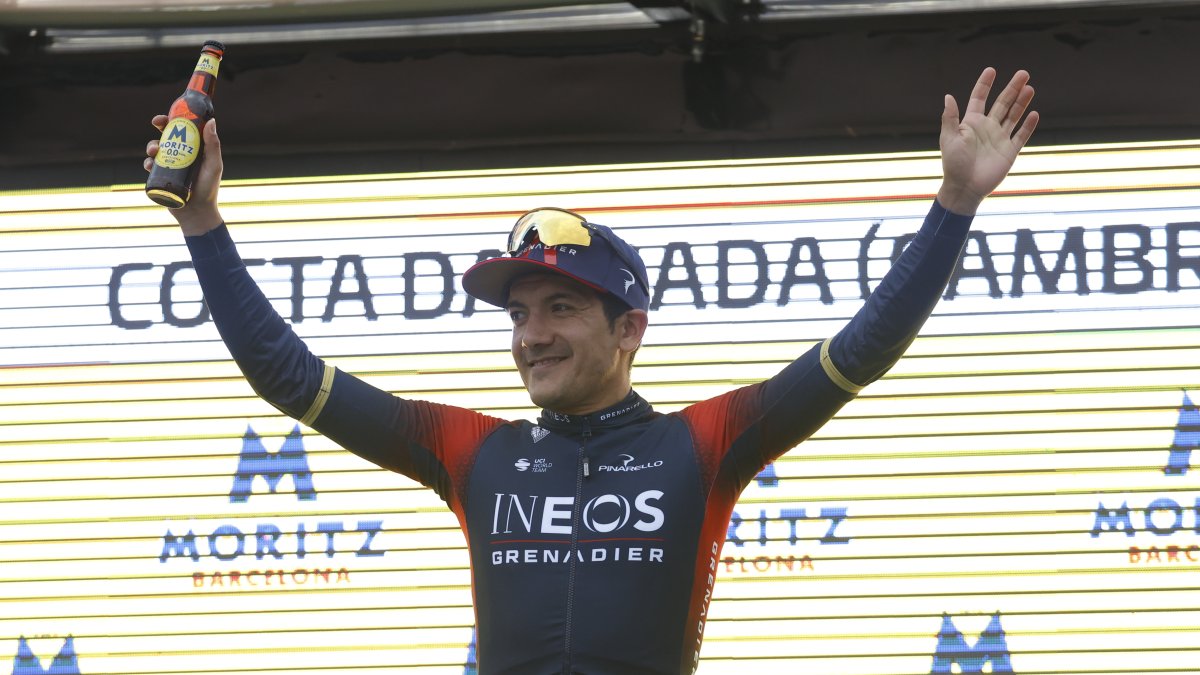 Richard Carapaz y su celebración tras ganar la sexta etapa de la Vuelta a Cataluña. El campeón olímpico dejó atrás un irregular inicio de temporada en Europa.