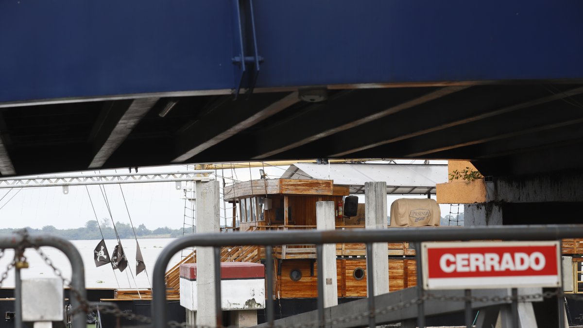 Los turistas que se muestran interesados en navegar en el Morgan se encuentran con el letrero de CERRADO.