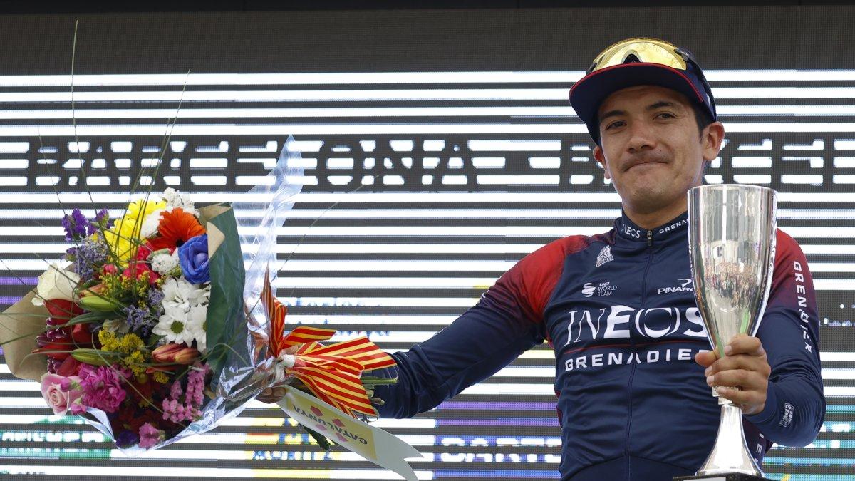 La celebración de Richard Carapaz tras coronarse como vicecampeón de la Vuelta a Cataluña.