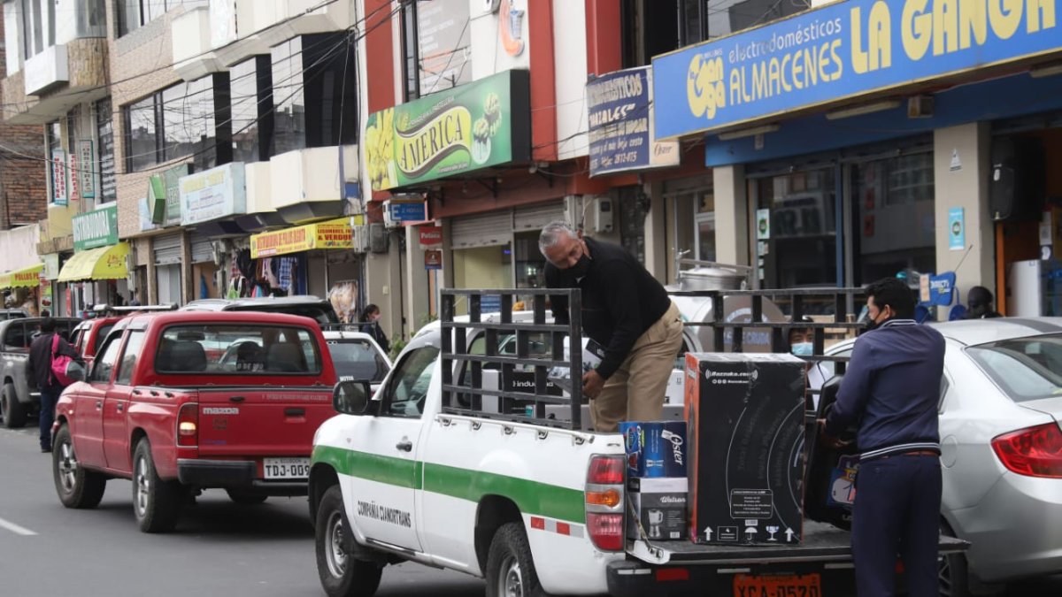 Latacunga. Los taxistas legales denuncian a los que están en proceso de regularización y piden más control.