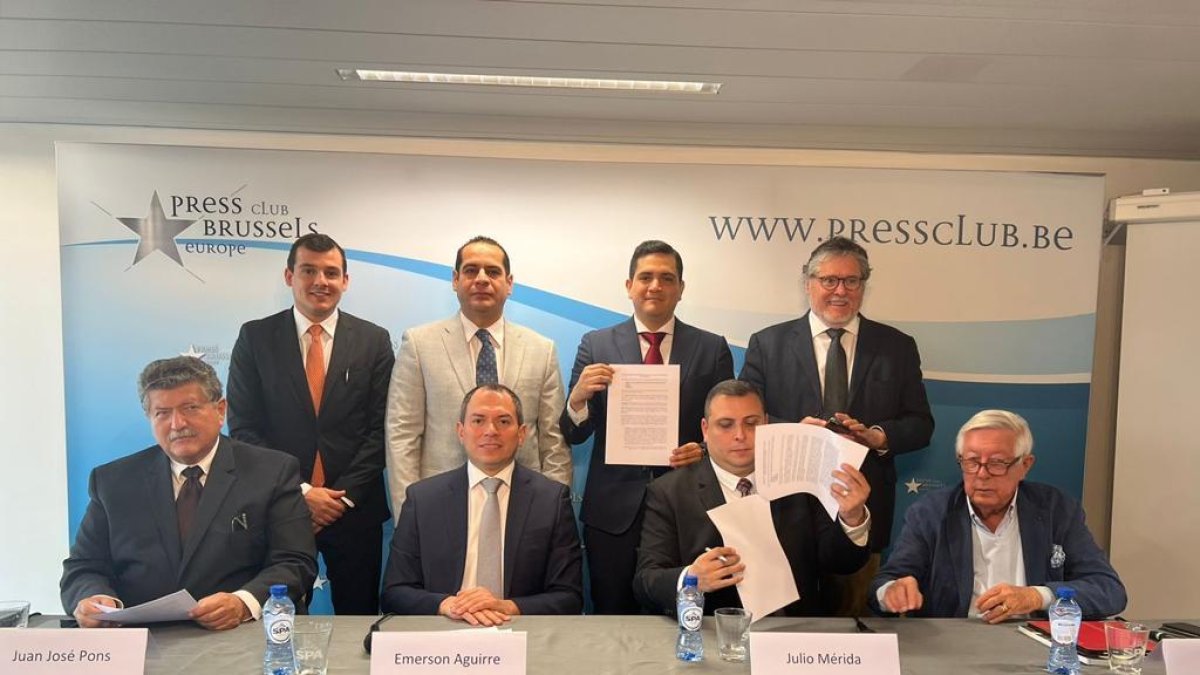 Reunión.- Los líderes de los gremios de bananos que se reunieron en Bruselas.