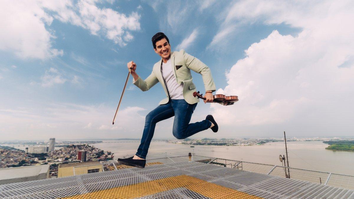 Isaac quiere ganarse un buen nombre en el mundo de la televisión.