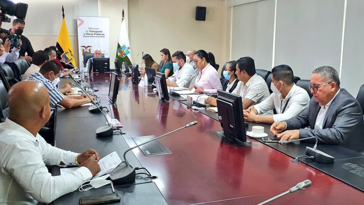 En la última sesión del comité, el ministro Cabrera ratificó la asignación de fondos para Manabí y Esmeraldas.