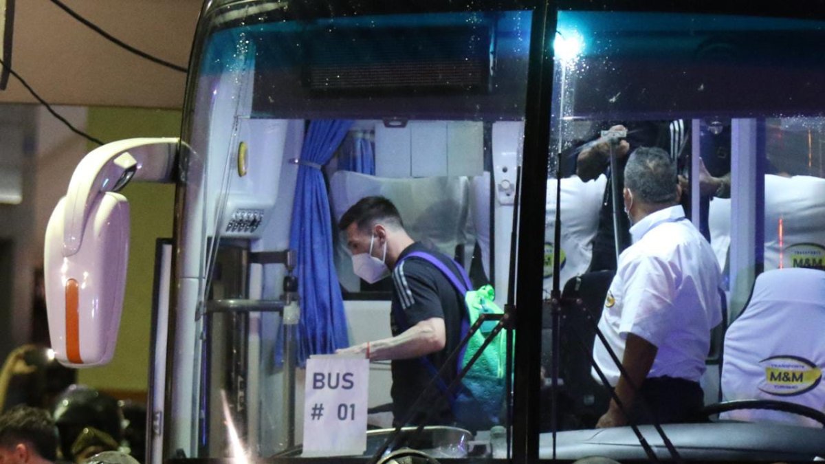 Lionel Messi, ofensivo de la selección argentina, durante su llegada a Guayaquil.
