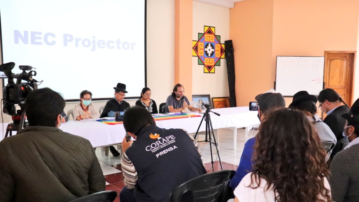 Reunión. La Conaie socializó el informe de minoría con medios comunitarios.