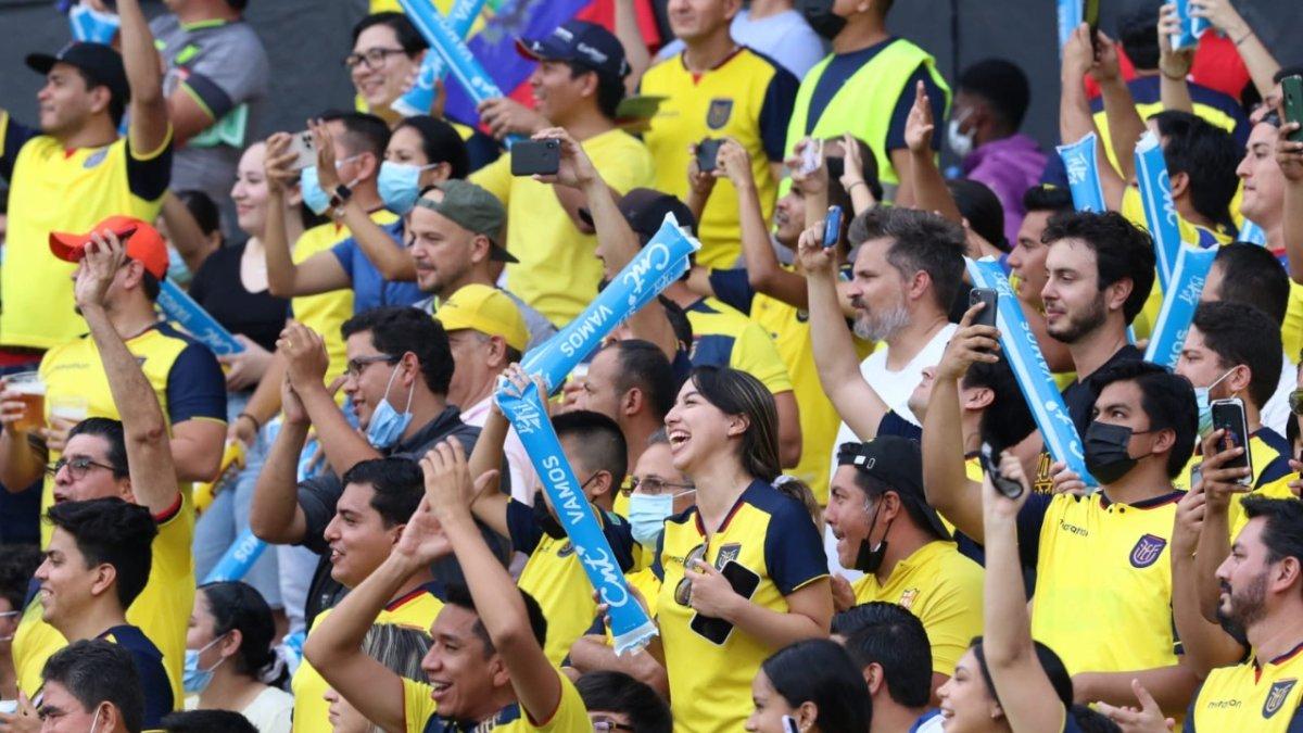 La hinchada que hizo presente en el Monumental.
