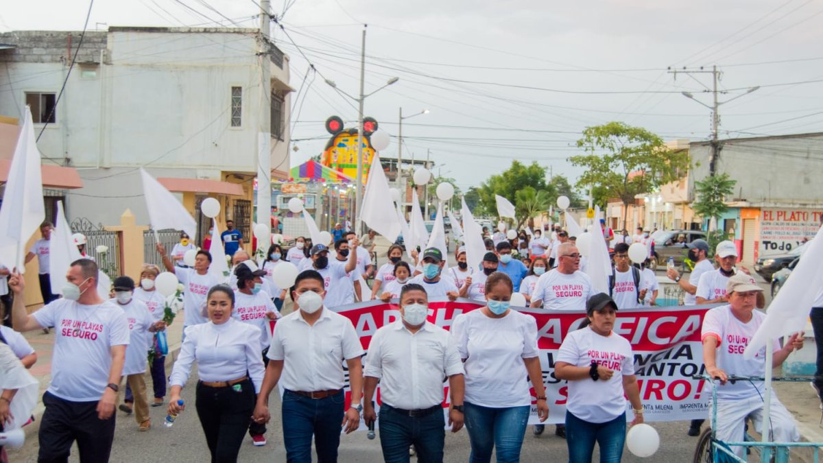 Acto. Residentes, microempresarios, entre otros, acudieron a la marcha.