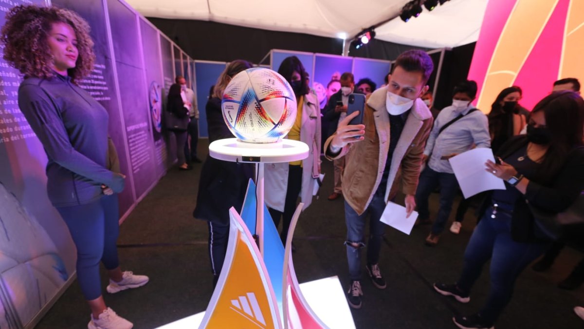 Presentación del balón Al rihla fabricado por Adidas que quiere decir el viaje, con el que se jugará el mundial de Qatar 2022