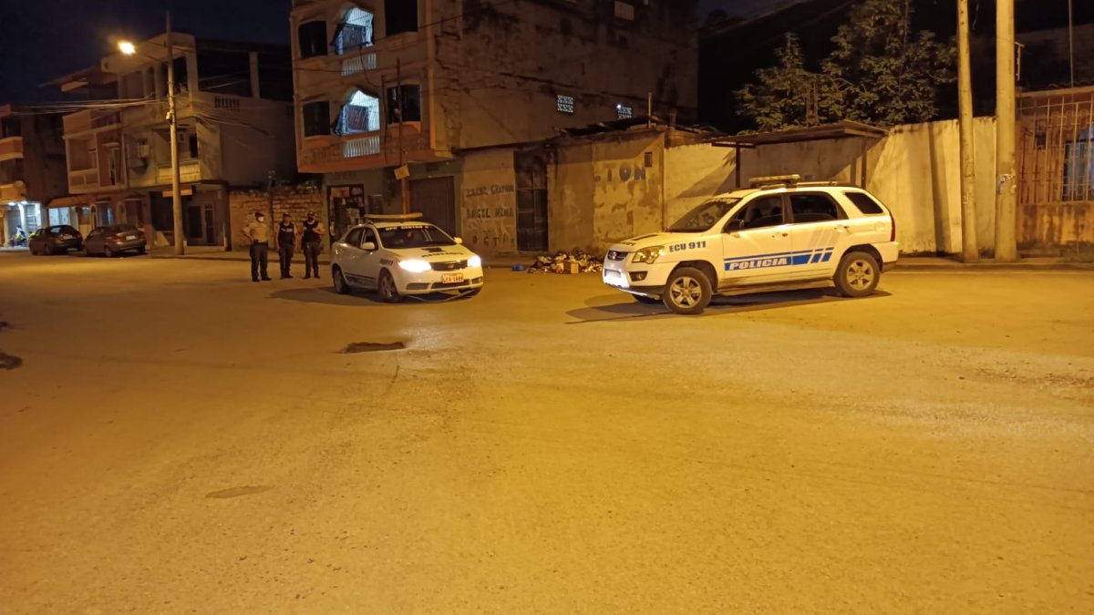 La Policía no se ha pronunciado al respecto. Lo que se conozco, como información preliminar, es que el saco fue lanzado desde un vehículo sin placa.