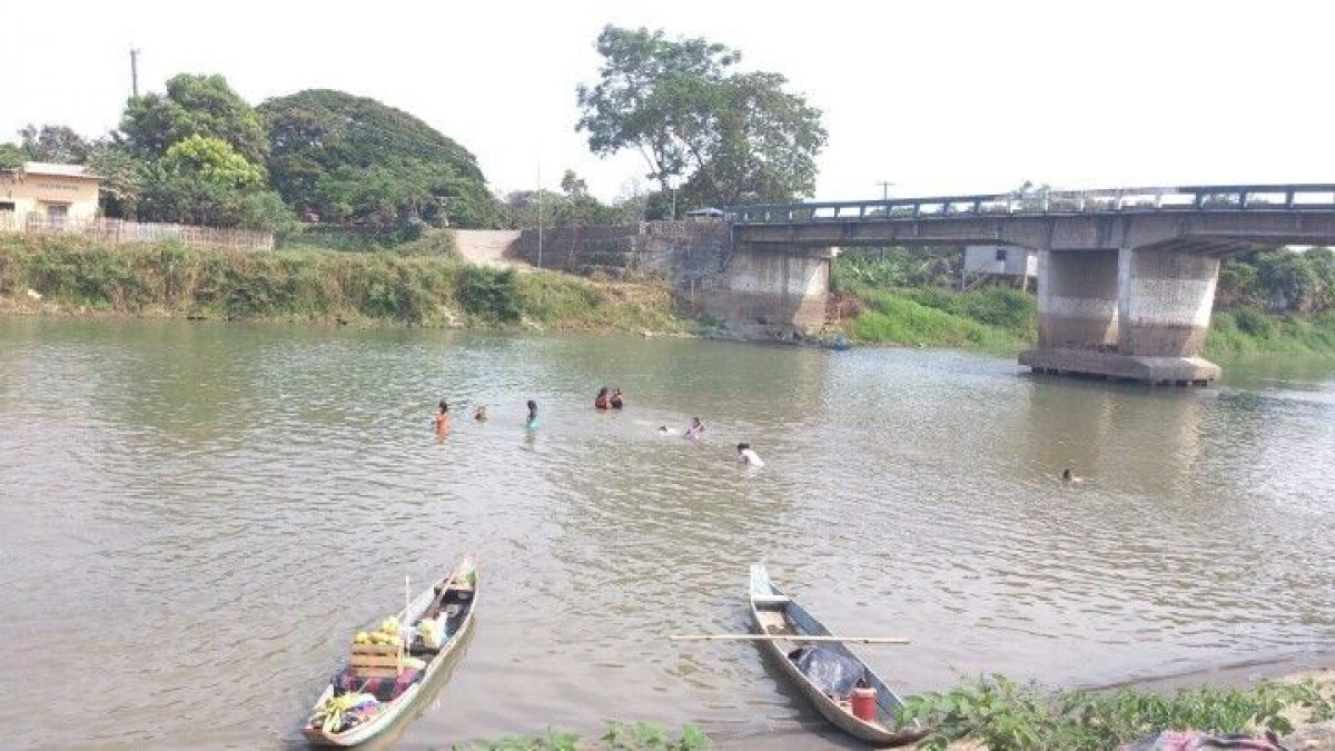 El cuerpo estaba flotando en un afluente del cantón Salitre.