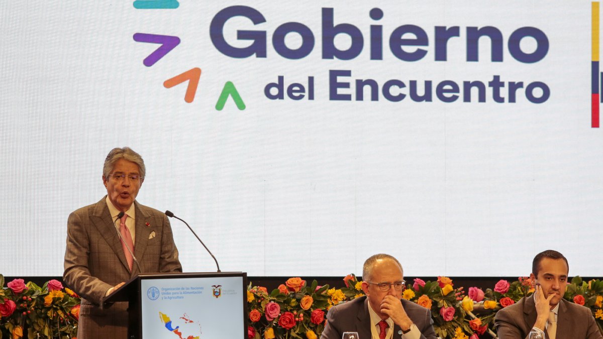 El presidente de Ecuador, Guillermo Lasso, habla durante la inauguración de la trigésimo séptima Conferencia Regional de la Organización de la ONU para la Alimentación y la Agricultura (FAO), hoy, en Quito (Ecuador).