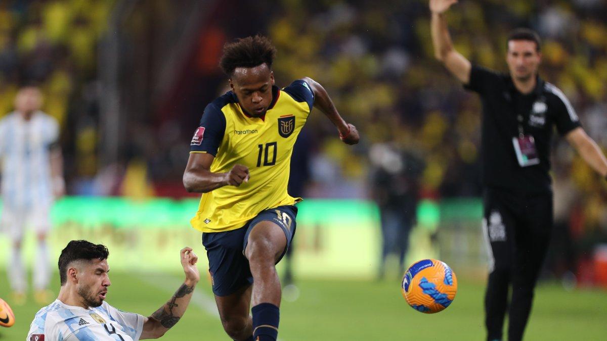 La banda izquierda sigue siendo una de las preocupaciones del entrenador Gustavo Alfaro. Contra Argentina inició Romario Ibarra (10).