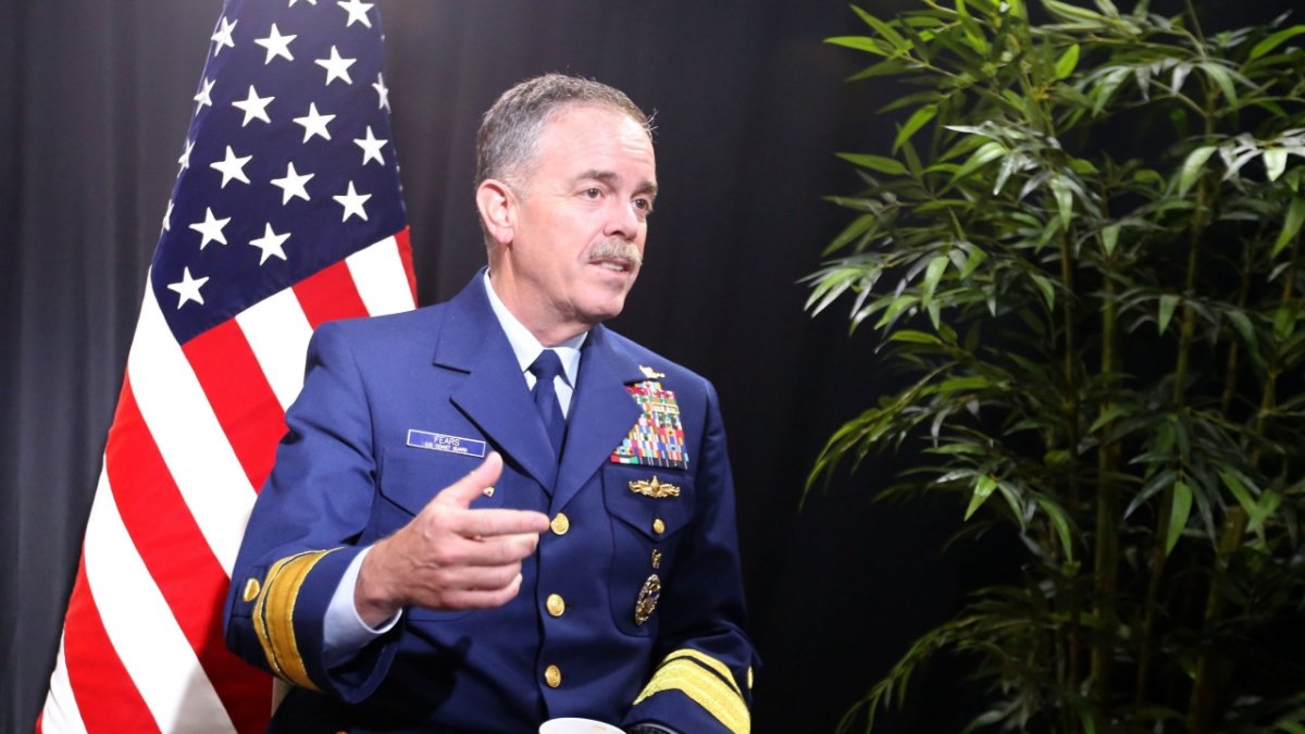 Funcionario. El contralmirante Douglas M. Fears visitó el Ecuador la semana pasada y mantuvo varias reuniones con autoridades militares y policiales.