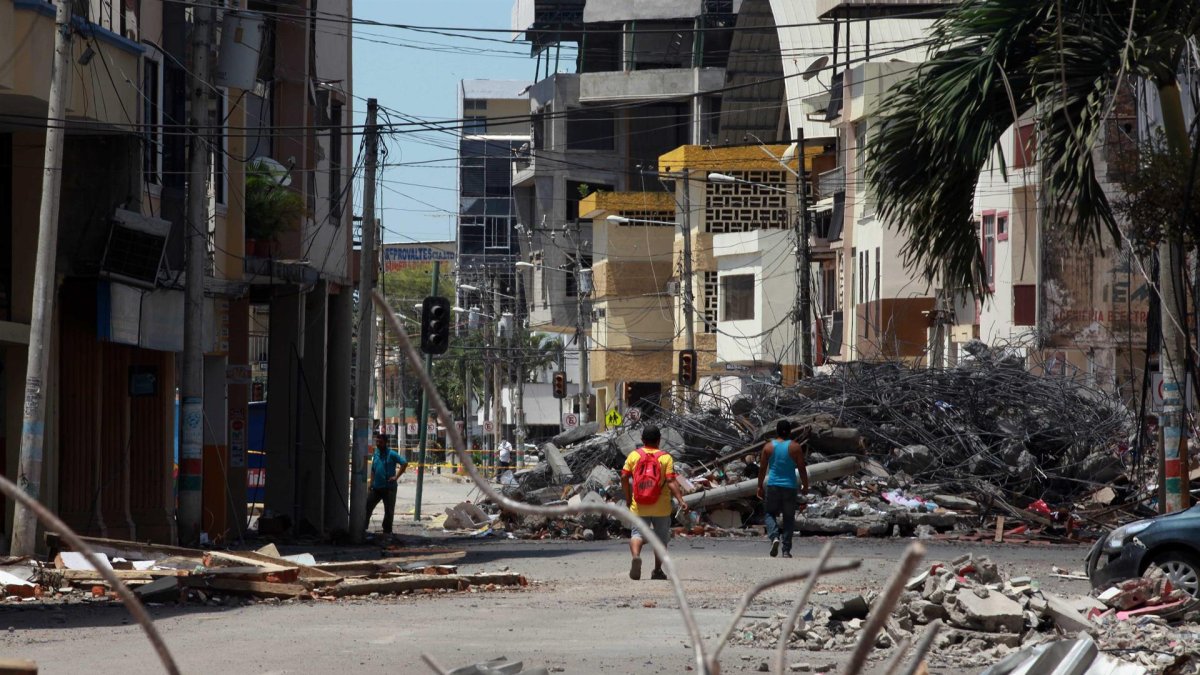 La partida anunciada este jueves, beneficiará a más de 600.000 ciudadanos y busca impulsar el desarrollo acuícola, agroindustrial, comercial y residencial de sectores cuyas infraestructuras y medios de vida se vieron perjudicados en varias ciudades de Manabí como consecuencia del desastre ocurrido el 16 de abril de 2016. Foto de archivo.