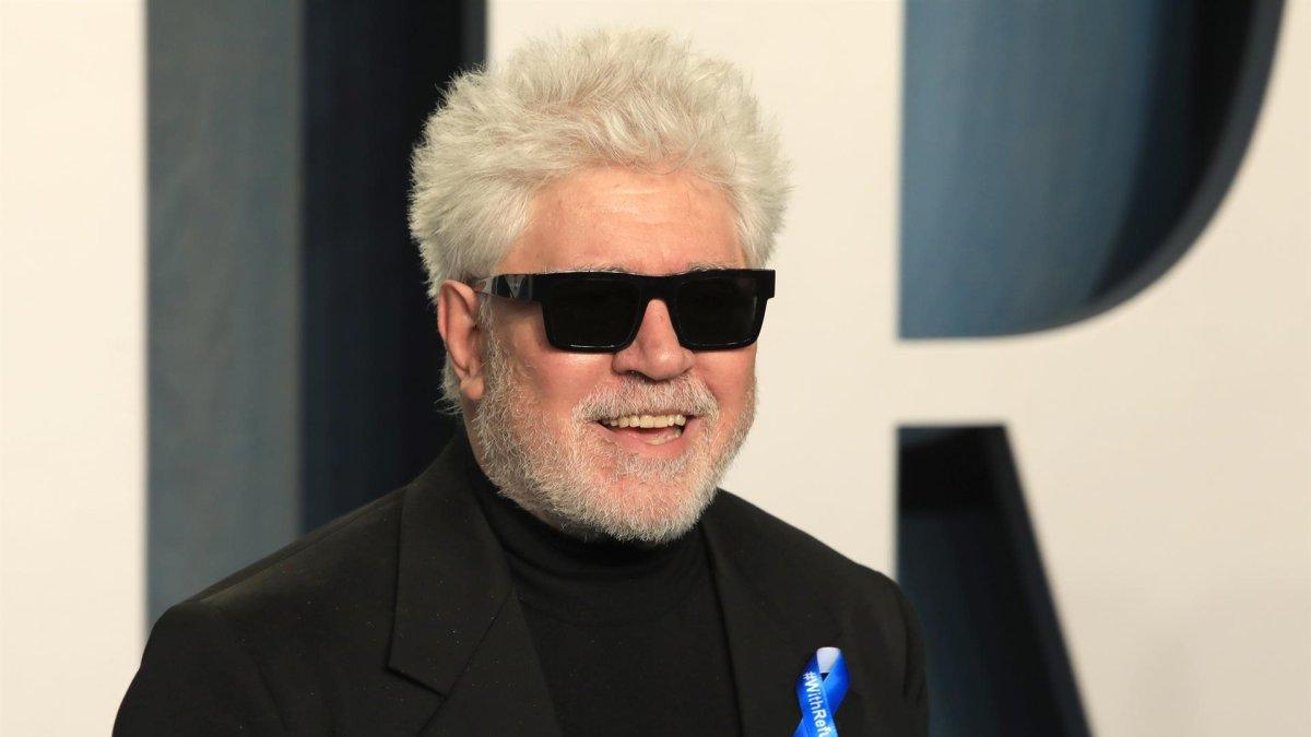 El director de cine Pedro Almodóvar en la fiesta de Vanity Fair posterior a los Óscar.