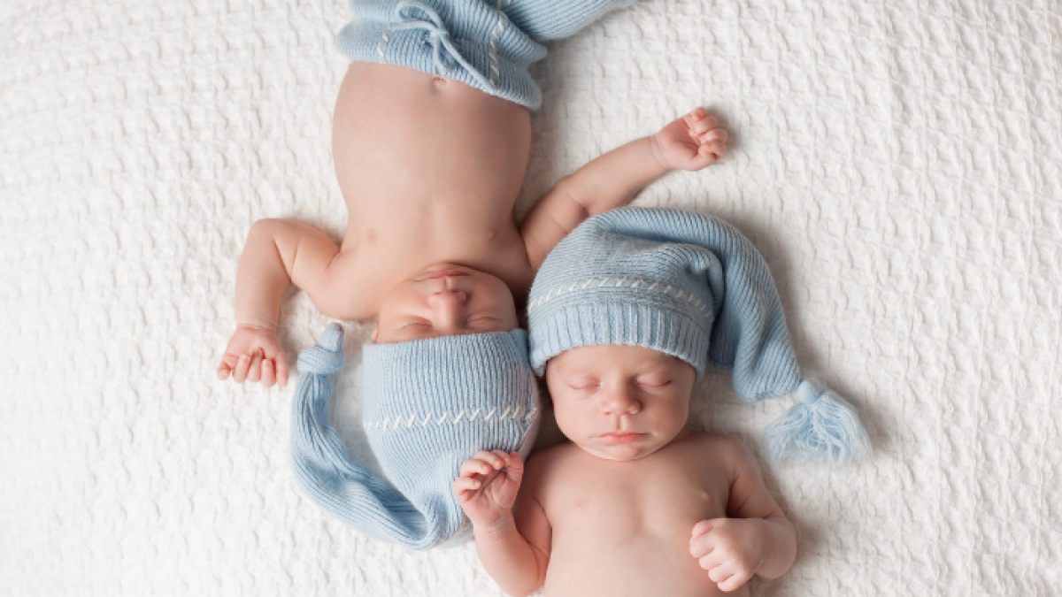 Referencial de gemelos.