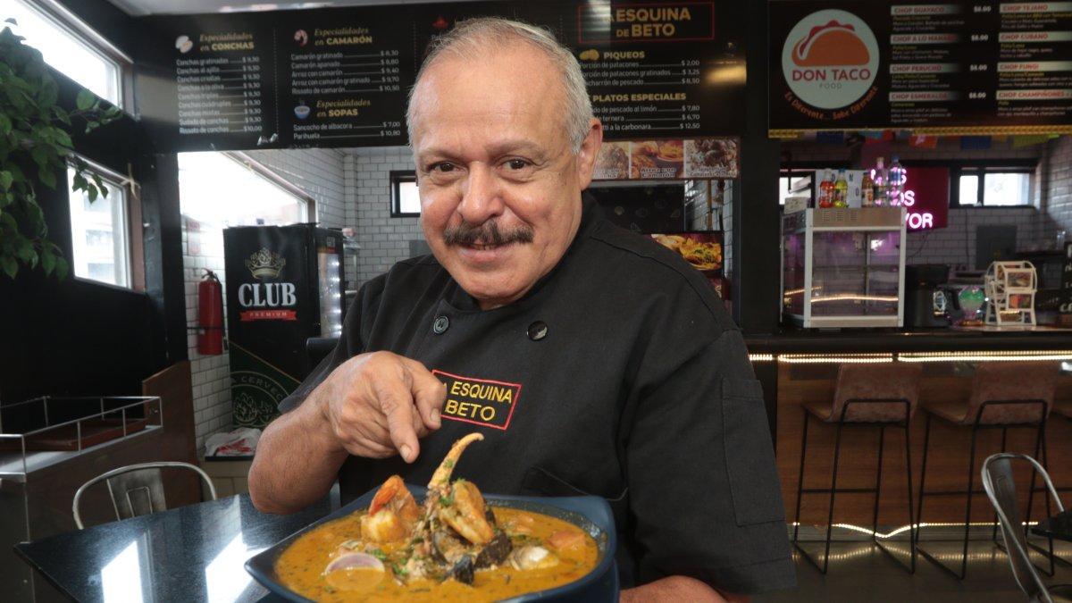 Opción. En el Mercado del Río se muestra la fanesca de mariscos de La Esquina de Beto. En este lugar varios locales ofrecen el platillo tradicional.