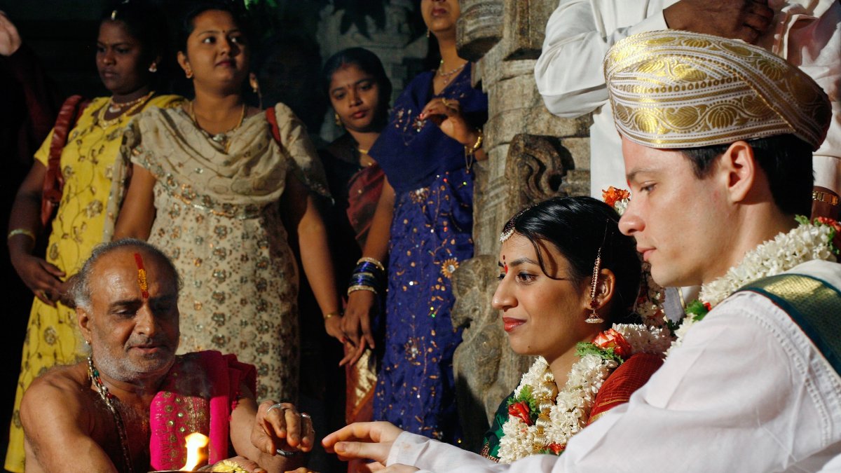   Una boda en la India. Los casamientos entre personas de religiones diferentes encuentran muchos obstáculos en ese país. /DPA  