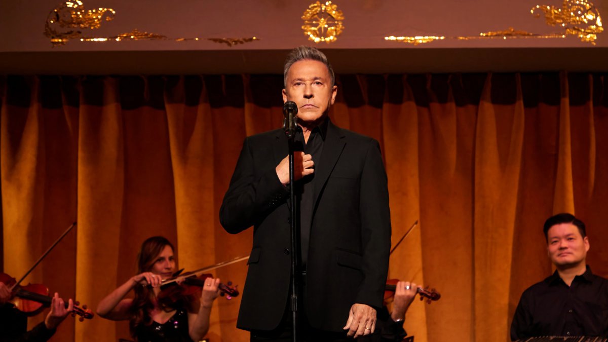 Fotografía cedida por Hecho a Mano Music donde aparece el cantautor Ricardo Montaner quien publicó este viernes su nuevo sencillo 