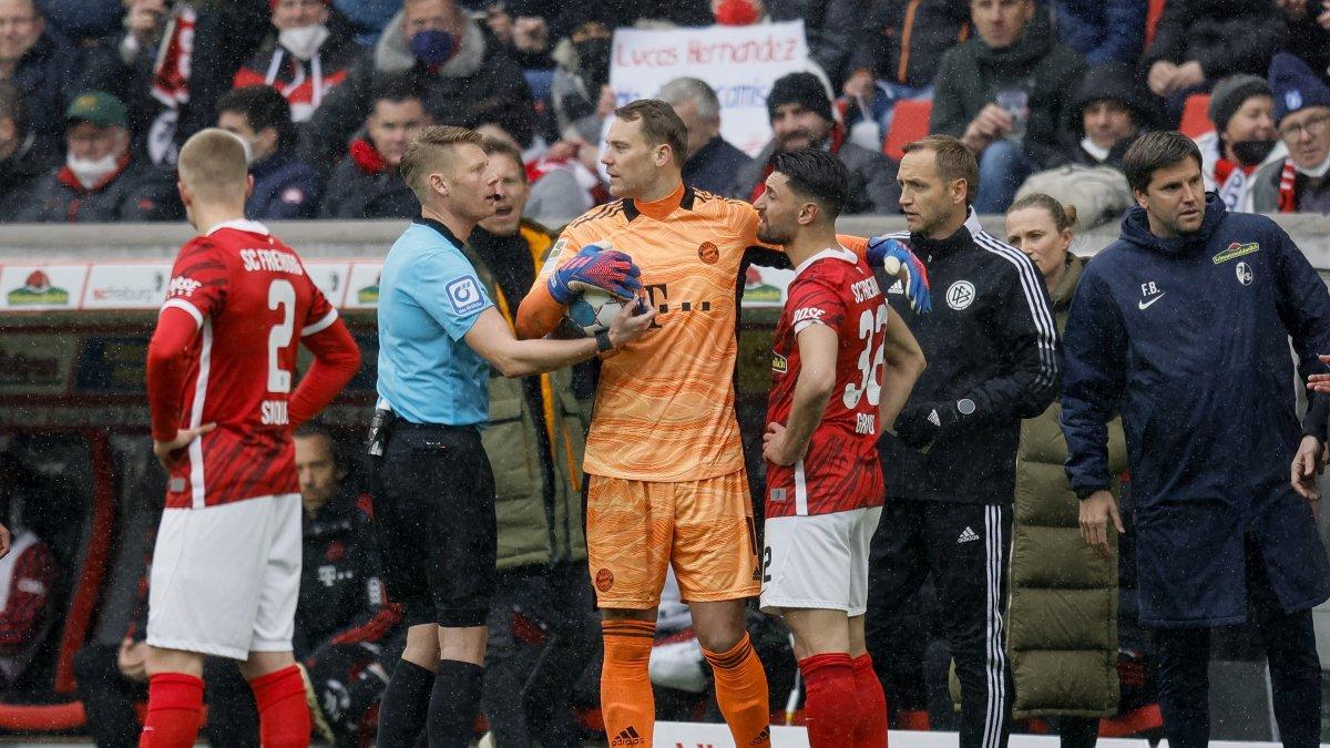 El Bayern de Múnicj jugó varios segundos con 12 jugadores ante el Friburgo.