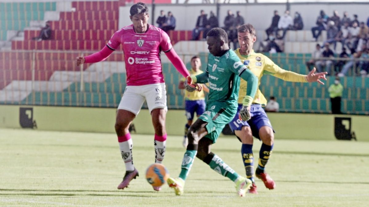 Luis Segovia anotó el tercer gol en el triunfo del conjunto rayado.