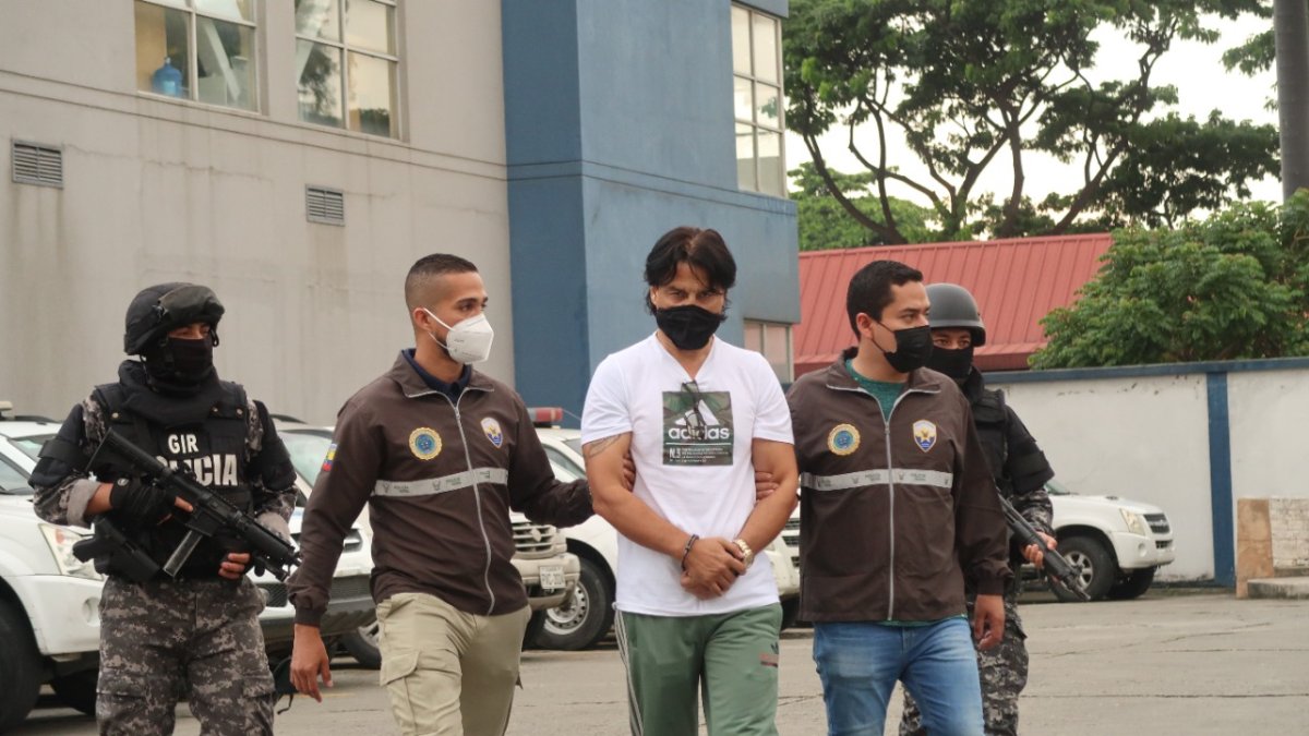 Prófugo. El extranjero fue detenido por la Policía el 2 de abril. El 20 del mismo mes fue liberado por una jueza de Manglaralto. Al momento está prófugo.