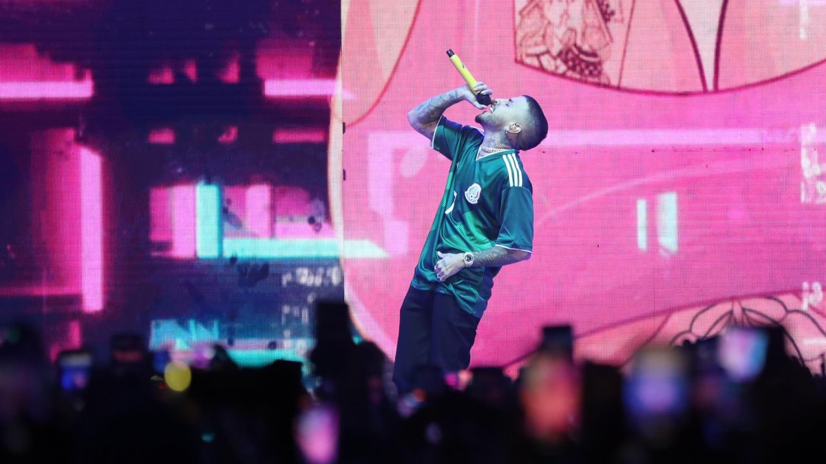 El cantante Rauw Alejandro, durante un concierto.