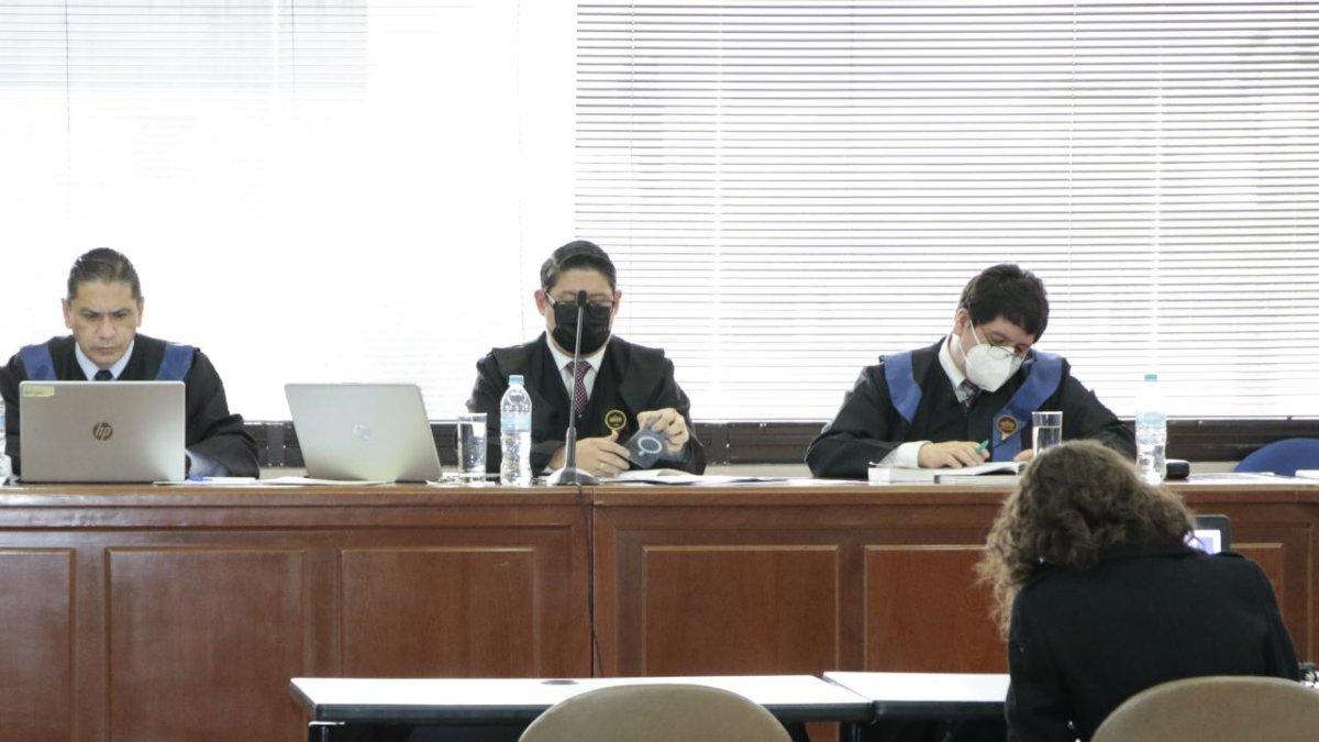 Diligencia. A las 08:30 se instaló el juicio en contra del excontralor Pablo Celi y 10 personas más.