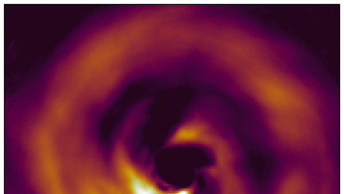 Imagen de la estrella AB Aurigae observada por el telescopio japonés Subaru.