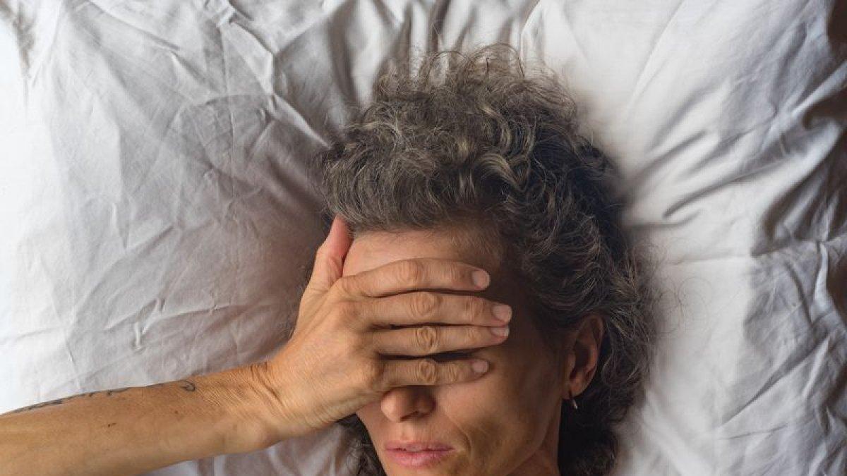 Algunas mujeres al entrar a la menopausia experimentan sofocos y sensación de angustia.