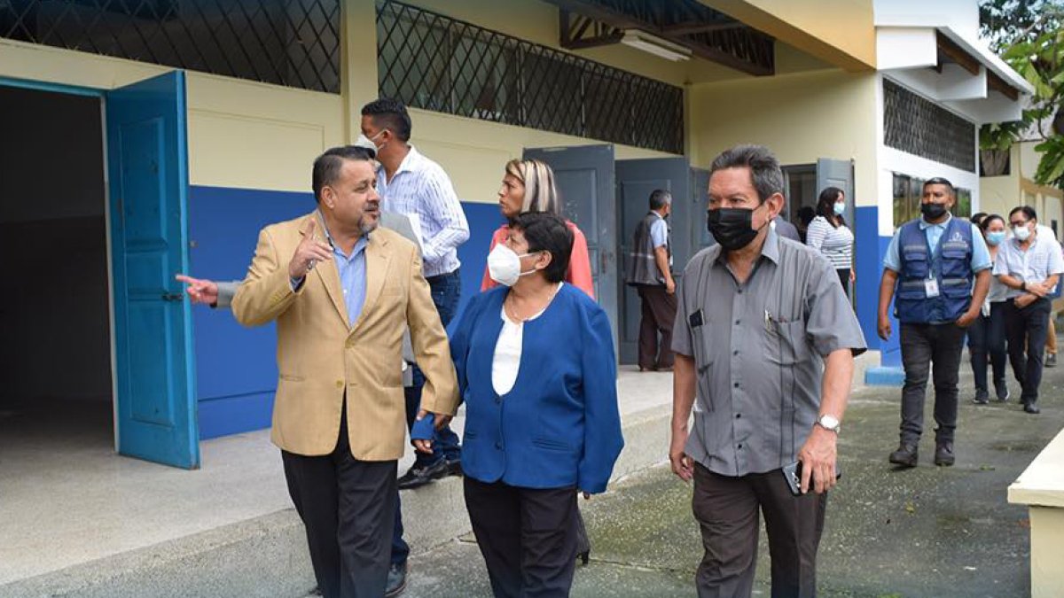 Personal de la universidad recorrieron los predios donde funcionará la facultad de Ciencias Agrarias.