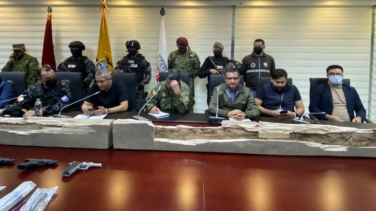 La tarde de este lunes, las autoridades se reunieron en el ECU 911 de Cuenca, para ofrecer detalles y actualizaciones de la situación en la cárcel de Turi.