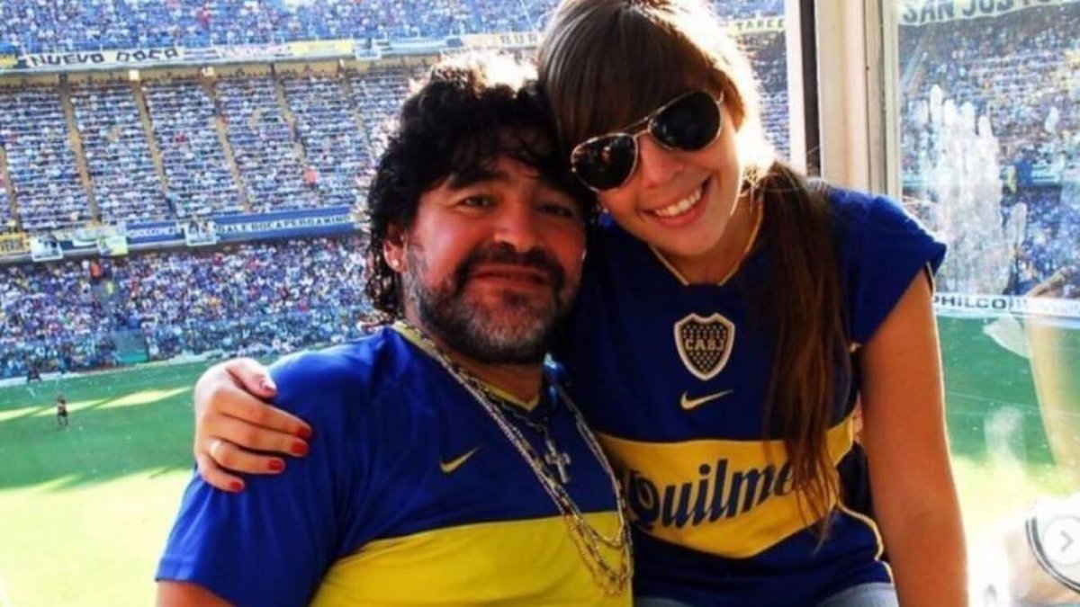 Foto de archivo de Dalma Maradona y Diego Armando.