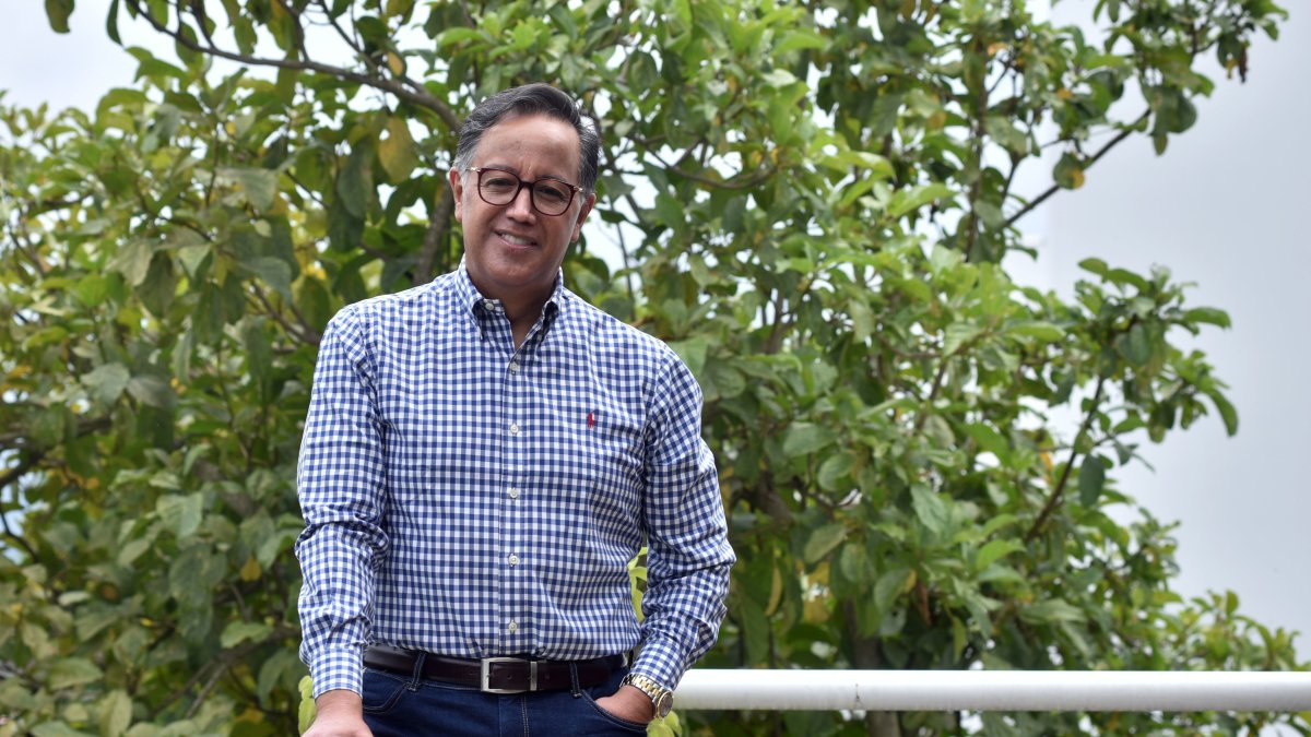 Diego se considera muy bueno para dar consejos y prefiere, en la política, no estar en primera línea.