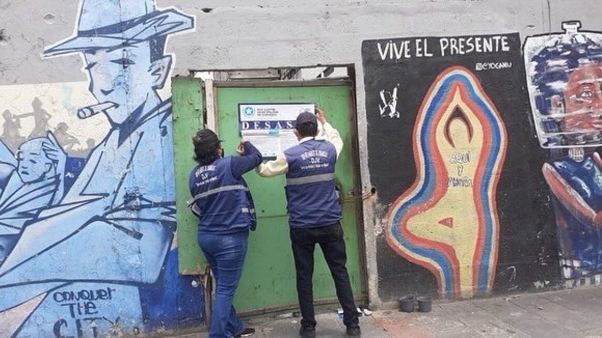 En algunos casos, los terrenos están con cerramiento, pero emanan malos olores.