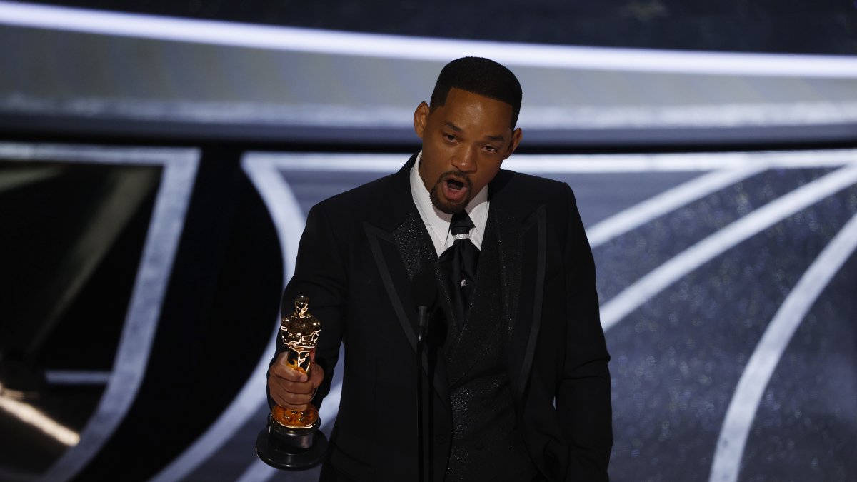 El actor estadounidense Will Smith habla en la edición 94 de los premios Óscar en el Teatro Dolby en Hollywood, Los Ángeles, California