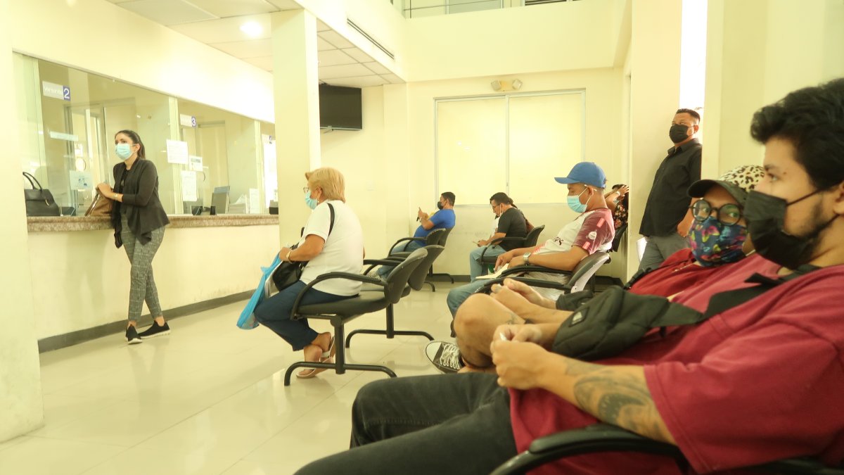 Algunos padres de familia han acudido a los distritos en busca de cupos para sus hijos.