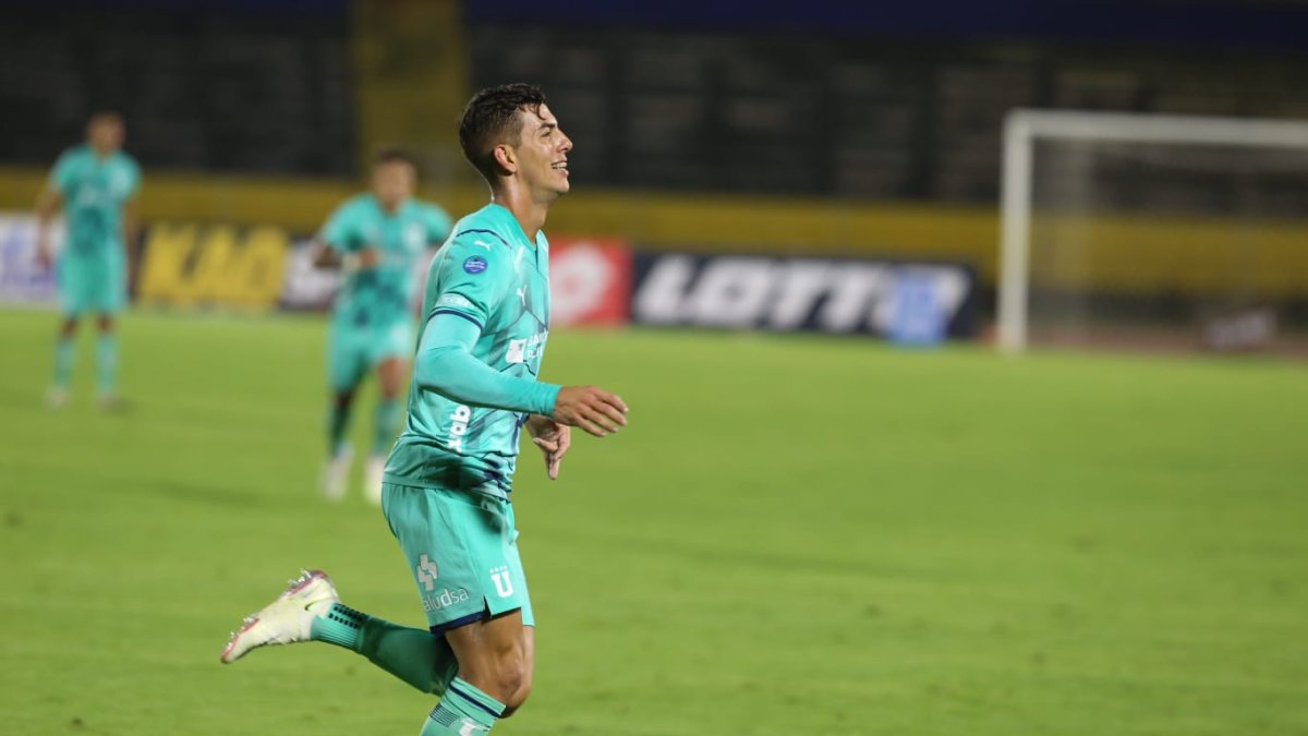 El juego en el Atahualpa fue equilibrado en el primer tiempo.