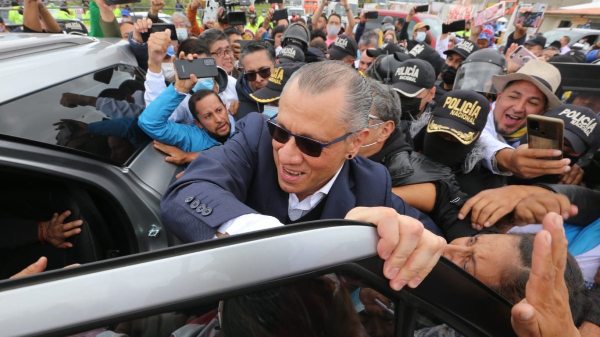 Cientos de seguidores, conocidos y familiares se congregaron para celebrar su liberación