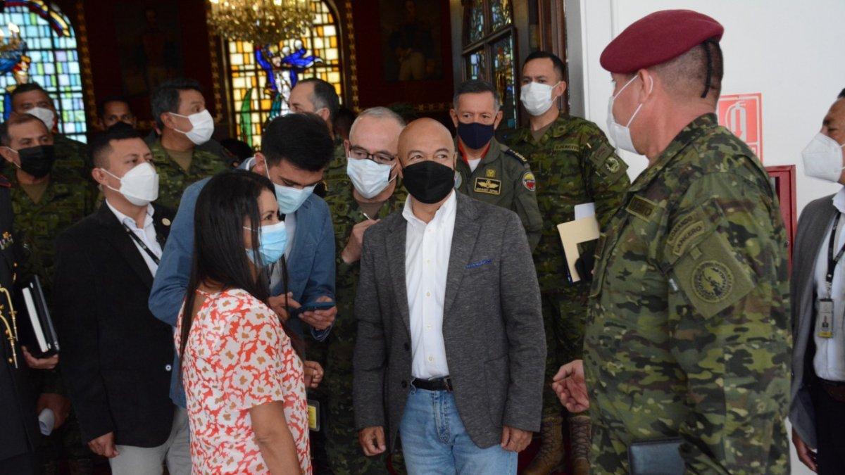 Investigación. El ministro Hernández dijo que seis militares habrían ayudado en la evasión a Miguel Ángel Nazareno.