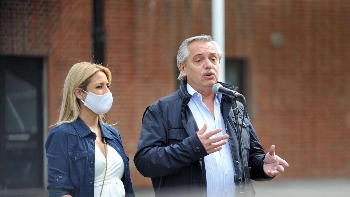 El presidente de Argentina, Alberto Fernández, y su pareja, Fabiola Yañez, en una imagen de archivo.