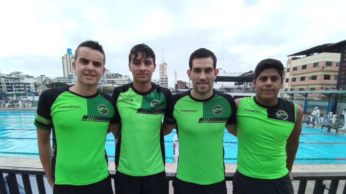 Colin Babbit, Juan Toral, Esteban Enderica y David Farinango integraron el equipo que impuso el nuevo récord en los 4x200 libre.