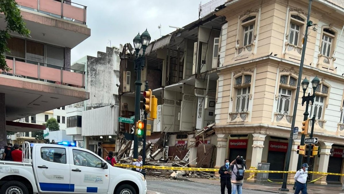 Edificio Patrimonial en Guayaquil se desploma.