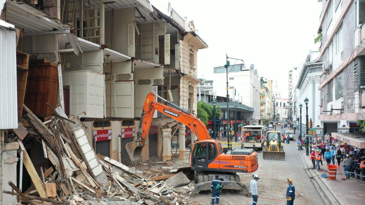 La residencia. Está ubicada en pleno corazón de la ciudad, en las calles 9 de Octubre y Escobedo. Se derrumbó pasadas las 03:00.