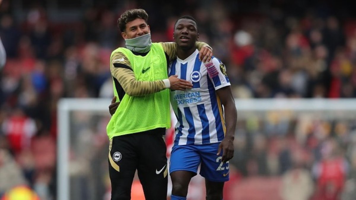 Jeremy Sarmiento (izquierdo) se sumó a los entrenamientos del Brigthon y estará disponible para los amistosos de la selección