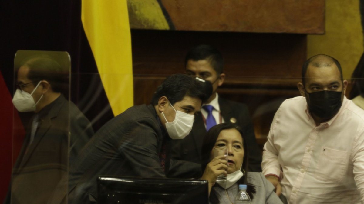 Cercanía. Julio César Sarango (Izquierda) ha defendido a Llori en varios procesos desde hace más de 13 años.