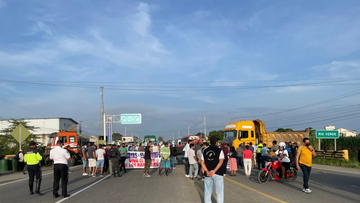 Decenas de productores de Guayas, Los Ríos y El Oro han salido a manifestarse en las vías