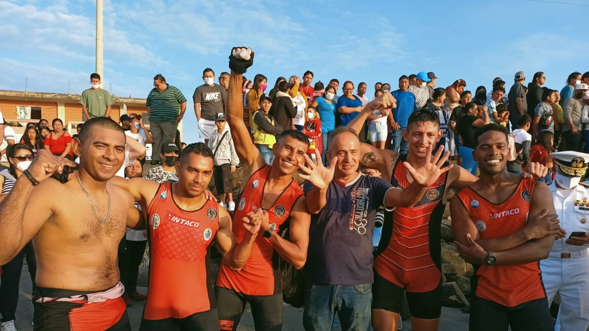 En la modalidad cuatro con, el elenco de la Asociación Deportiva Naval (ADN) #1 llegó en el primer lugar de la regata Guayaquil-Posorja. Lo hicieron alrededor de las 06:45.