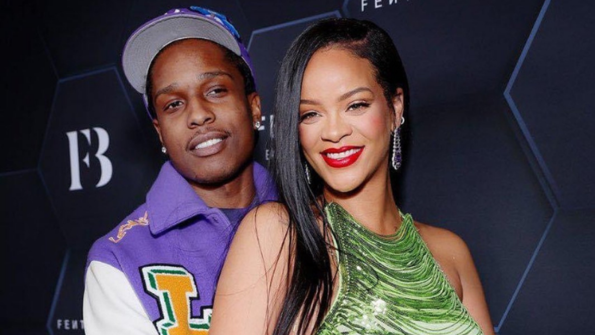 La pareja de artistas inició su romance en la pandemia y están esperando su primer hijo.